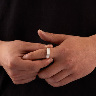 Mother of Pearl Bar Ring (Silver)